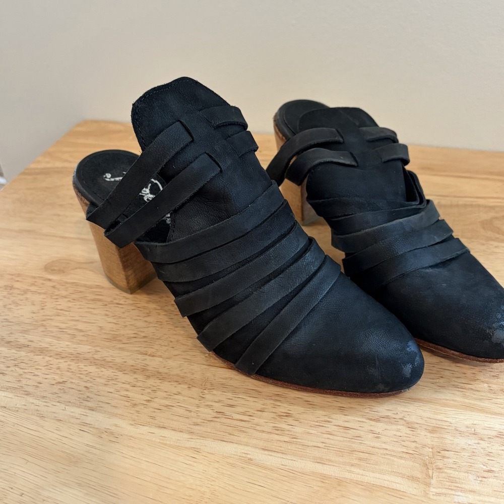 Free People Byron Black Leather Ladies Mules Strap Heel Shoes Size 38 7.5 Brown